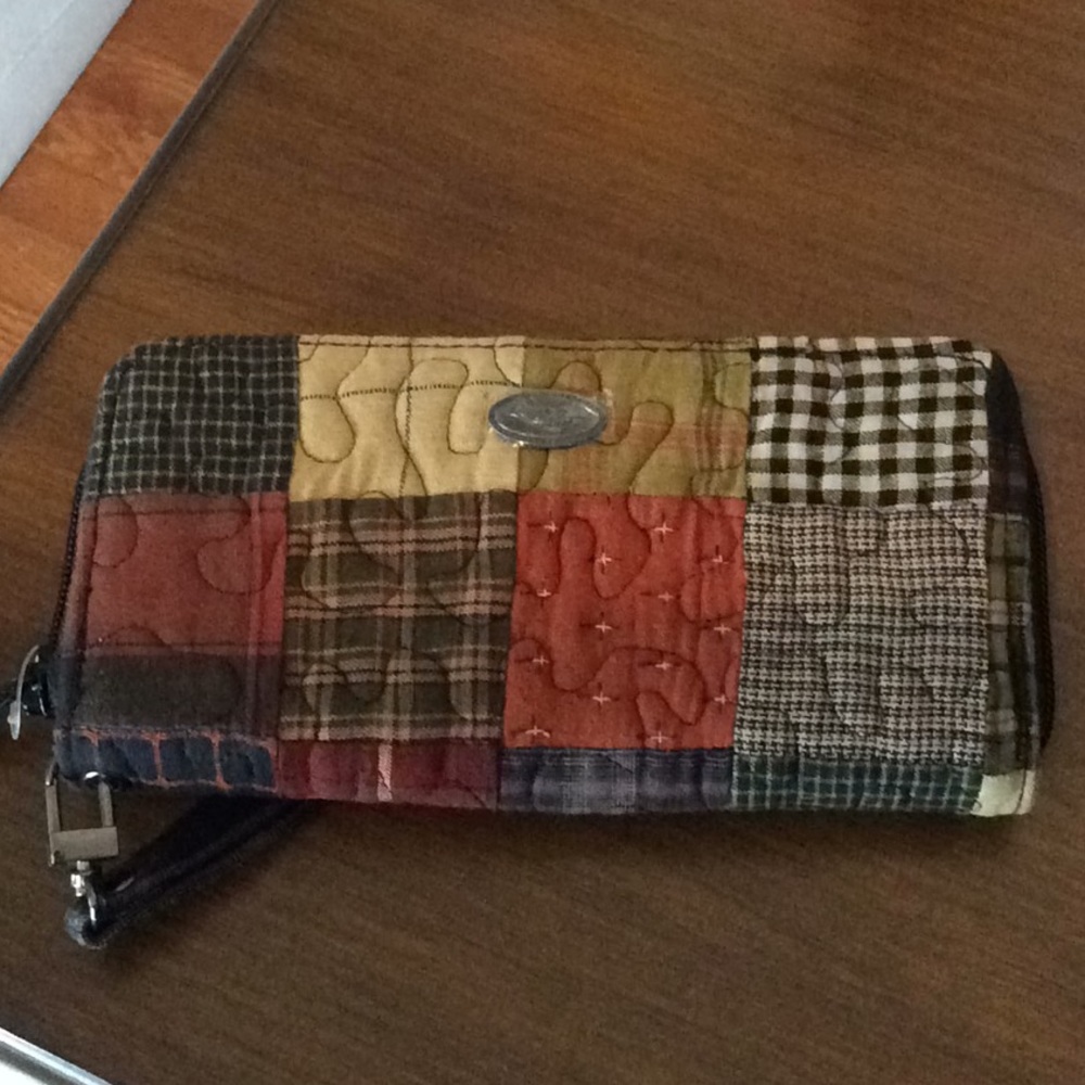 NWT, Donna Sharp, woodland zip wallet.  Quilted